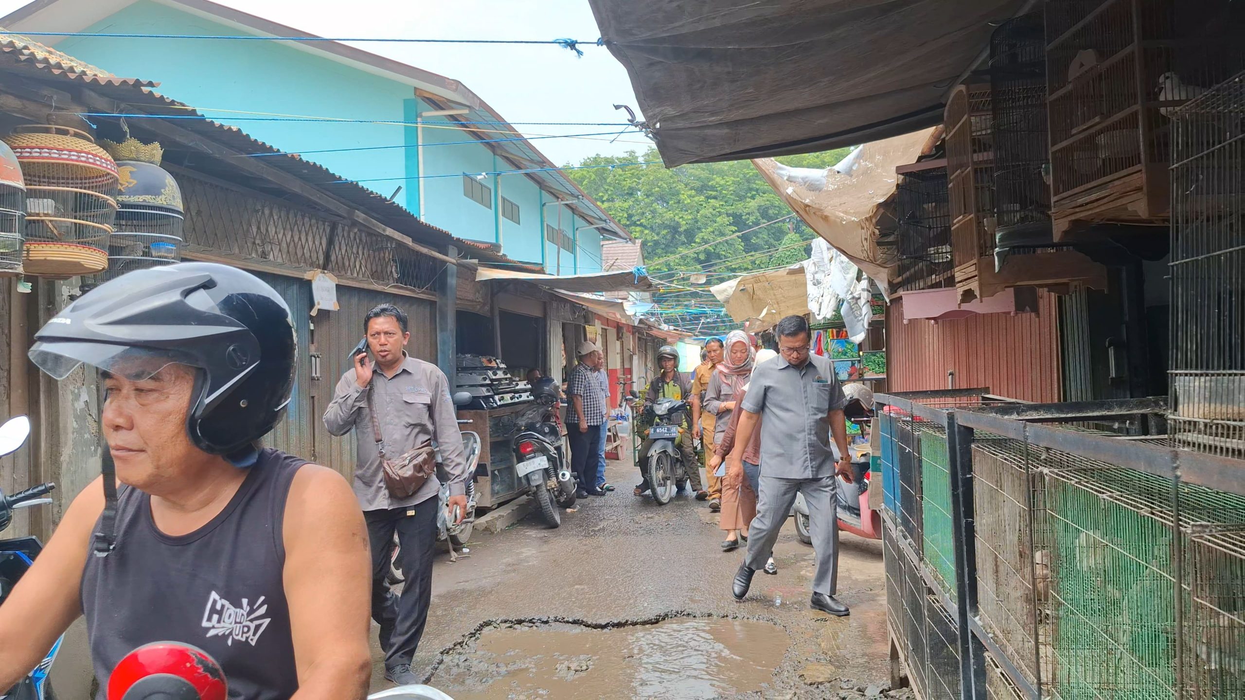 Anggota Komisi III Fraksi PKS meninjau infrastruktur jalan yang ada di sepanjang Tegalsari-Weru Kidul
