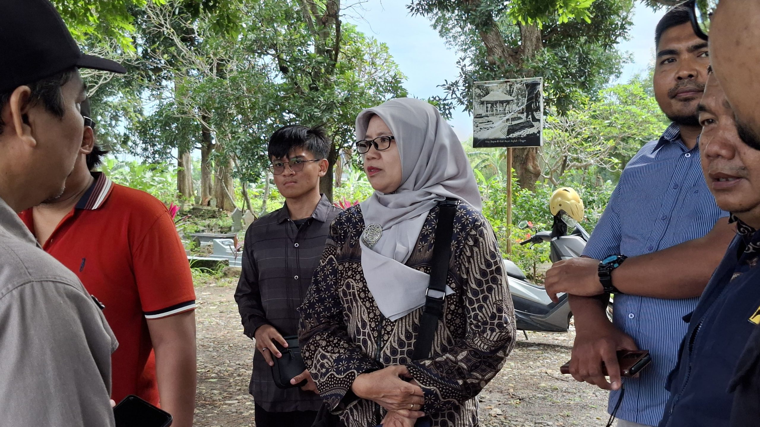 Tim Musrenbang Dapil IV melakukan verifikasi lapangan terkait akses ajuan dan usulan Musrenbang Kecamatan Talun, Jumat (30/01/2026)